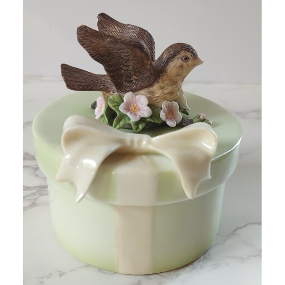 Robert H Schuller Sparrows Club 2009 Bird Trinket Box Crystal Cathedral S14
